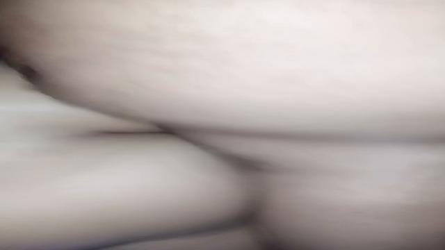 Ouça só o gemido desse puto gozando no meu cuzinho 