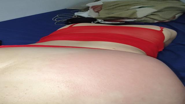 Bunda toda vermelha de tomar surra de pau e no rabo