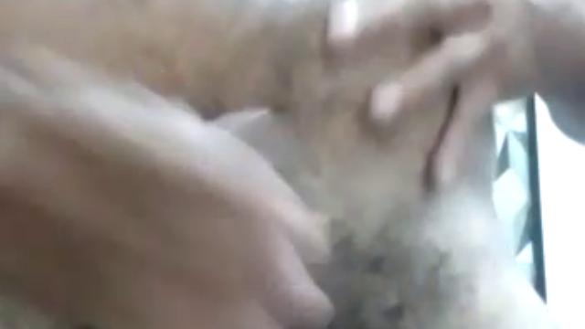 Gozando no banheiro