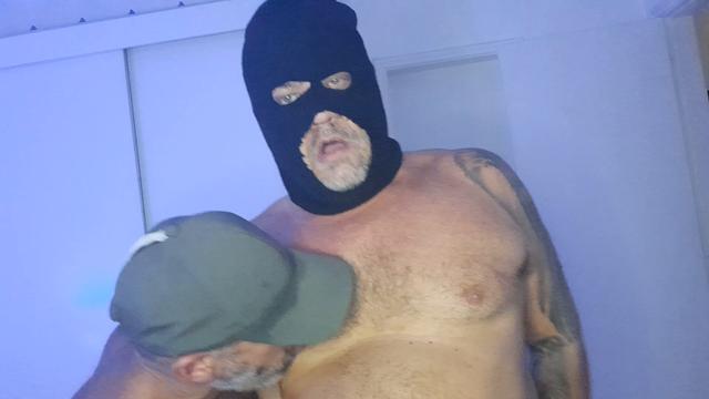 Beijos , mamadas e gozada 