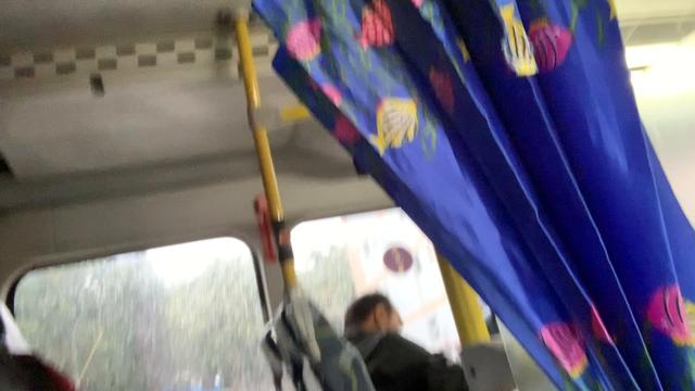 Gozadas no ônibus, segue a sequência. 