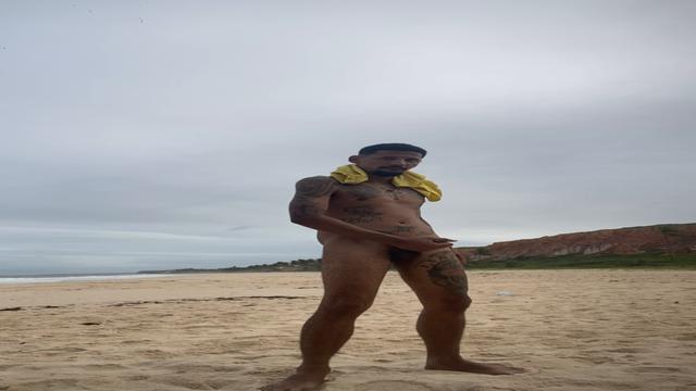 Bem avontade na praia 