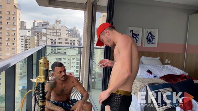 Arregaçando O Cu Do Novinho Da DP