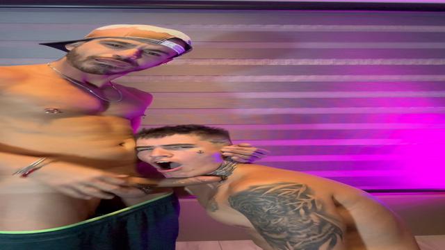 BRINCANDO COM MULEQUE TATUADO