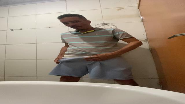 Que delícia de gozada. Com direito a cuzinho de hétero