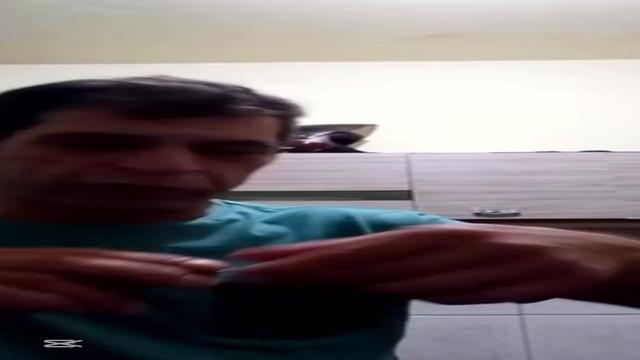 Maduro 55 anos marinheiro fumando  um e mostrando a rola  inédito 