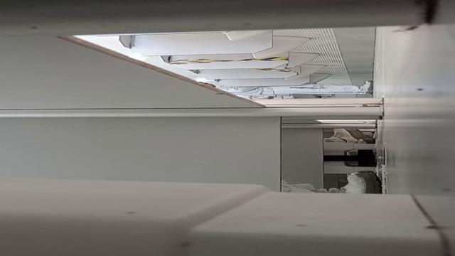 Macho pauzudo mijando 