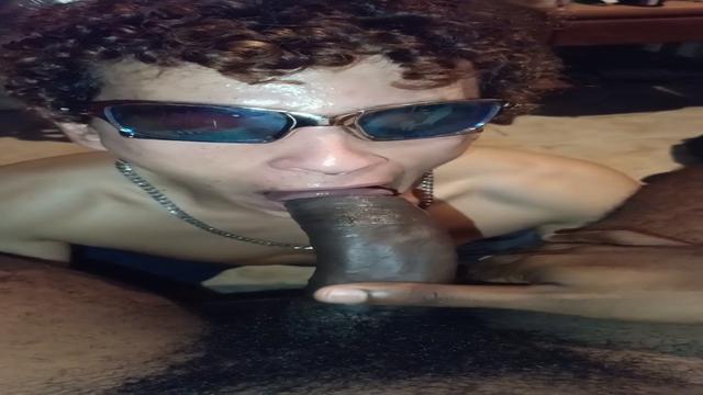 Mlk hetero estava F1 e me chamou pra mama-lo. O tesão bateu e ele acabou me comendo sem camisinha e leitando dentro 
