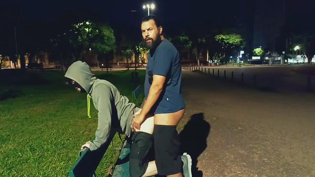 COMPLETO ... Comi o guri na rua e ofereci pra outros