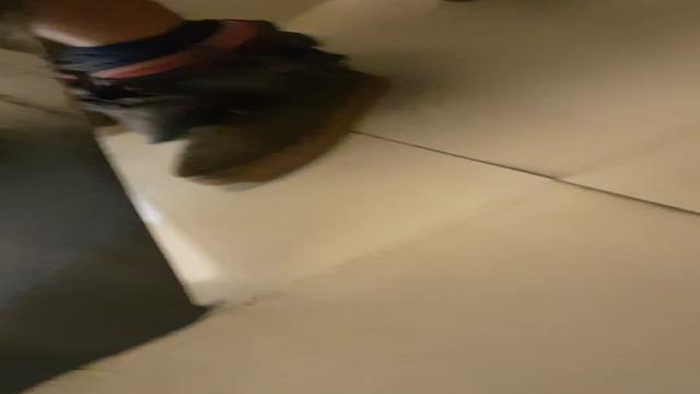 Peguei um Carinha batendo uma gostosa no shopping