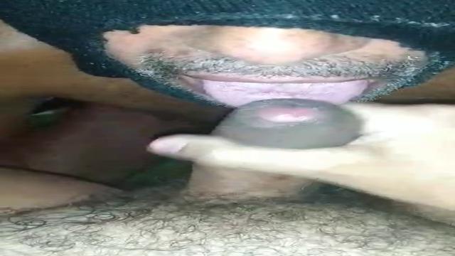 Puta velha querendo leite 