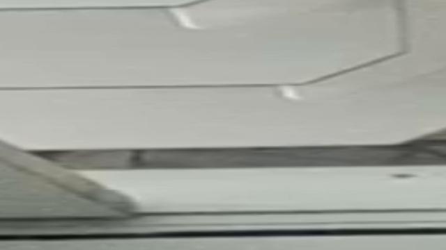 Delícia de macho mijando 