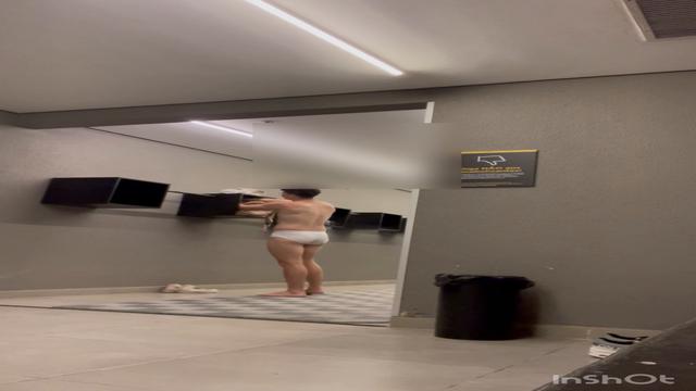 Pau do branquinho escapulindo da cueca 