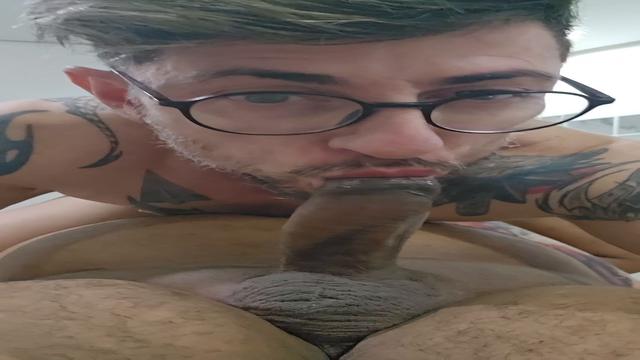 Depilando o pau do tiozao