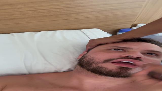 Ele jorrou leitão na minha boca 