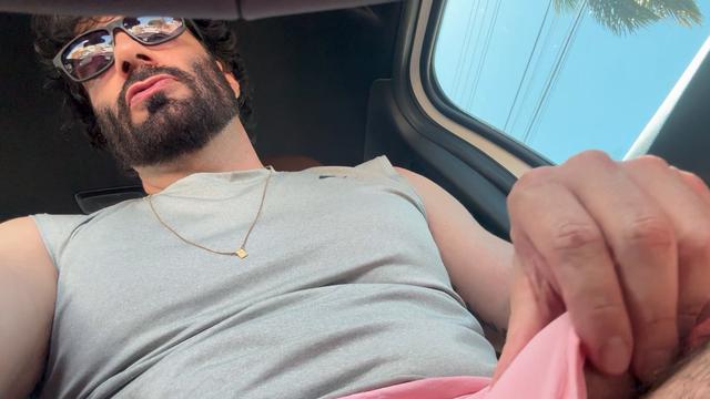 É tão gostoso ficar alisando a cabeça da rola com cu...