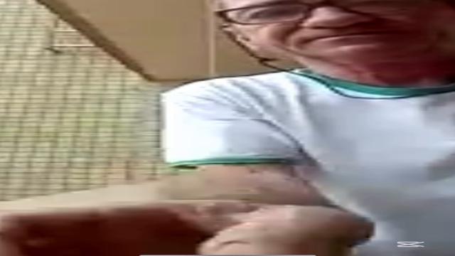 60 aninhos contador gozando muito na varanda de casa...