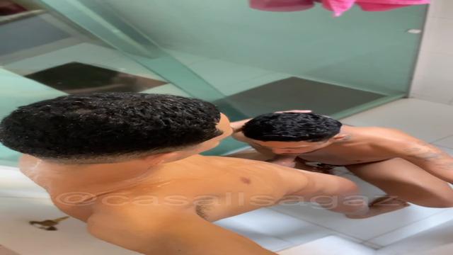 O dia só começa bem depois de uma putaria gostosa, maridão me viu de pau duro já veio da quela moral no garoto ???