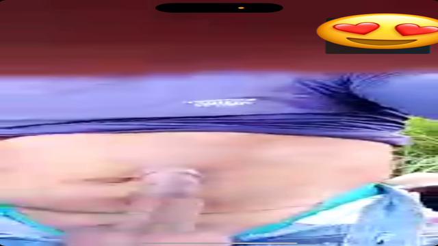 Coroa 57 anos da roça batendo uma no pasto a internet meio lenta mas da pra ver ele mostrando a rola em cima do cavalo delícia de macho de verdade 