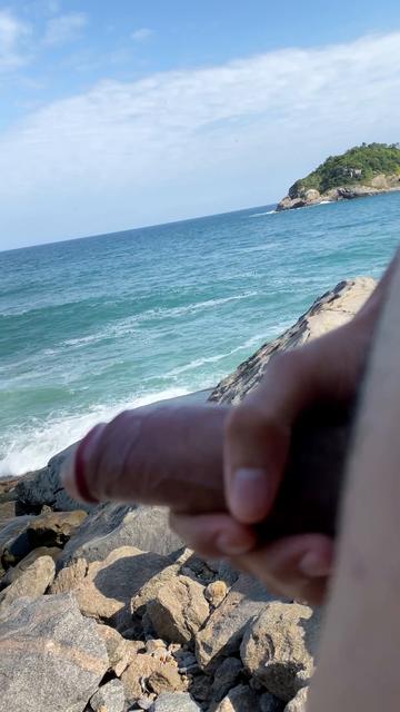 O QUE VOCÊ FARIA SE ME ENCONTRASSE ASSIM NA PRAIA?