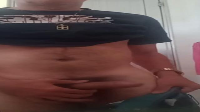 Magrinho safado 60 anos espera a irmã ir pra igreja pra bater uma não conseguiu gozar nesse vídeo broxou 