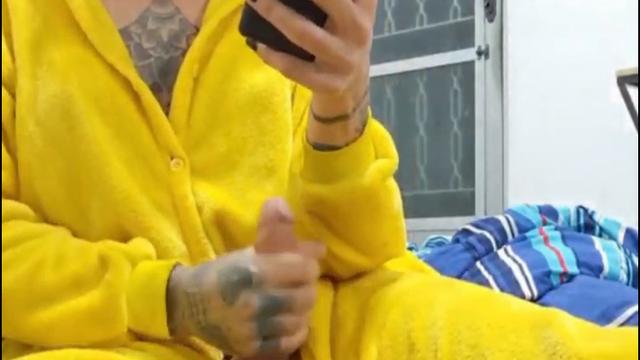 Vejam esse solo completo, Sabrina Prezotte a Travesti pauzuda, mais gostosa do Brasil dando uma boa gozada antes de dormir. prezottes house