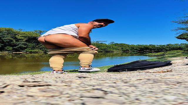 Cagando ao ar livre 