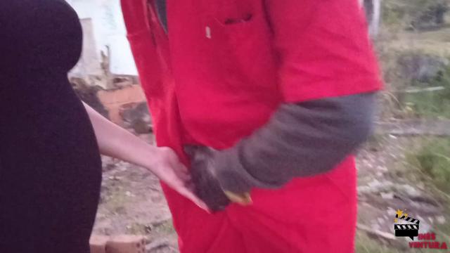 Macaco ventura no Rio com brinquedo