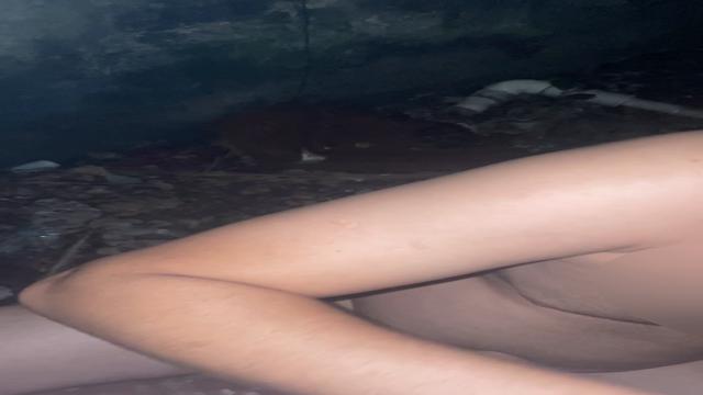 Esse bebu tem uma rola muito grande é grossa 