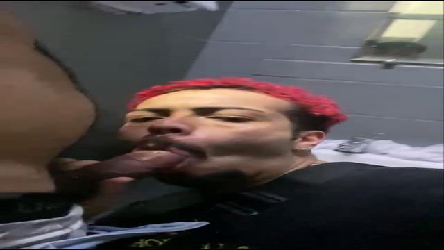 Rapidinha no banheirao