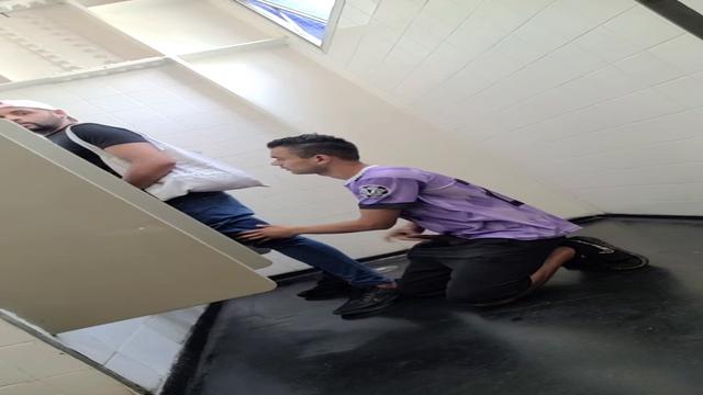 Eu e meu aprendiz fazendo safadeza no banheirao 