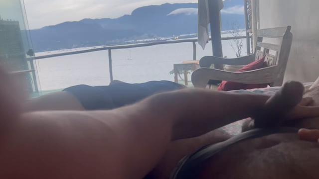 Caseiro na casa de praia veio arrumar a pia e acabou...