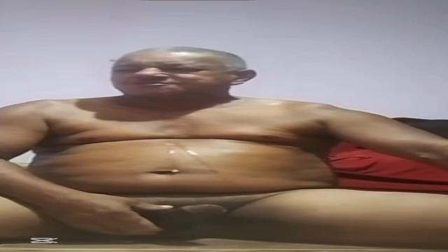 Ele tá de volta sempre com muito leite .. gozou 2 ve...