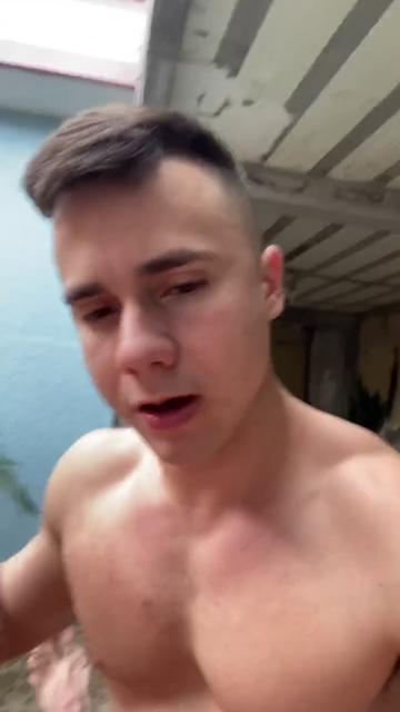 Fudendo no quintal de casa 