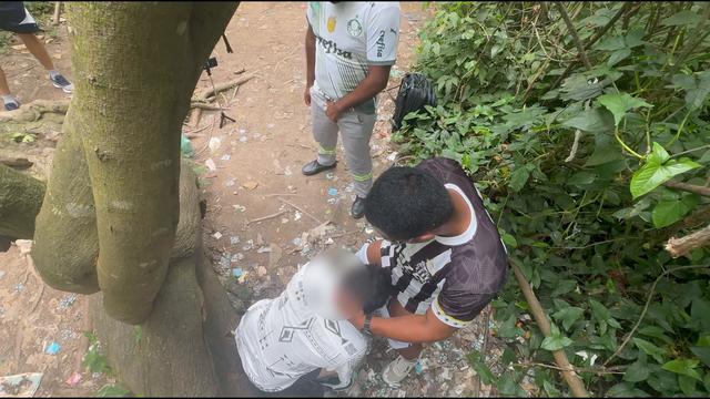 3 se pegando no parque #2