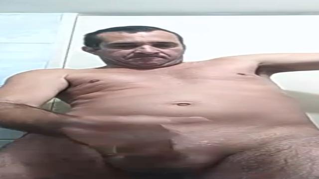 Mais um leite rápido desse coroa sempre com jato for...