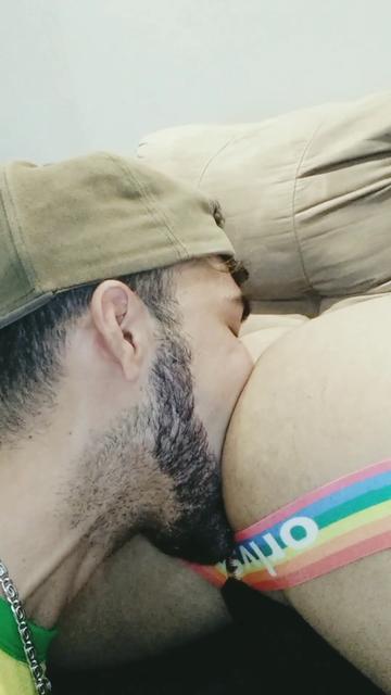 CHUPANDO O CU DO MEU AMIGUINHO