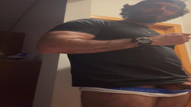 Bora pro banho? Se bem que tô mais cheiroso agora… v...