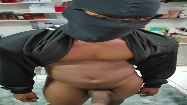 Brigaderão gozando gostoso e mostrando o cuzinho pra...