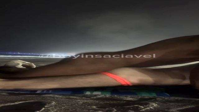 320 - sexo a noite na praia