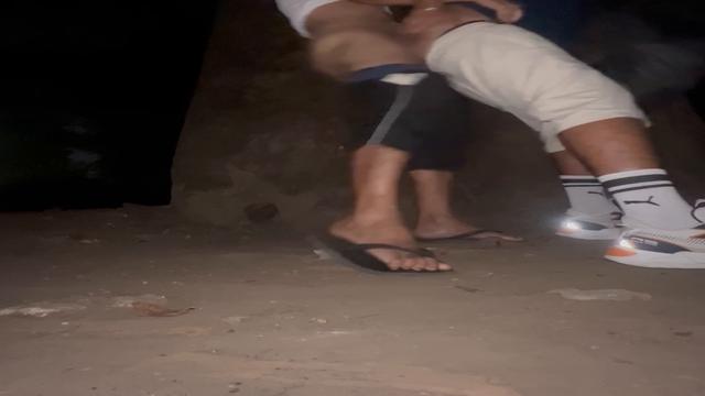 Macho me comendo no meio da praça 