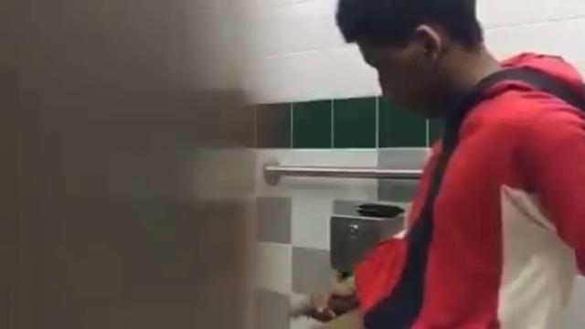 Moreninho Amaciando a jeba