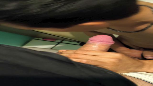 Novinho de tornozeleira mamando PT1