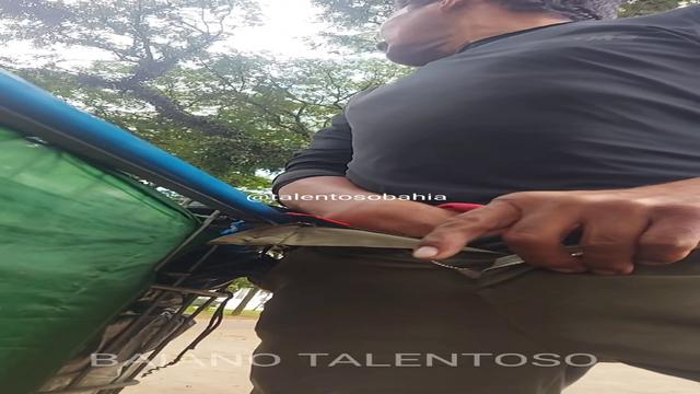 HJ FUI COMPRAR UMAS ROUPAS  NA IDA ENCONTREI ESSE GA...