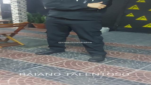 FUI NUM FORRÓ EM SÃO BERNARDO E  NA ENTRADA VI ESSE ...