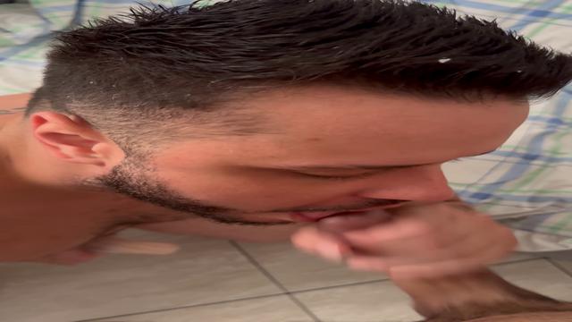 Mamei e tomei o leite gostoso do meu vizinho que que...