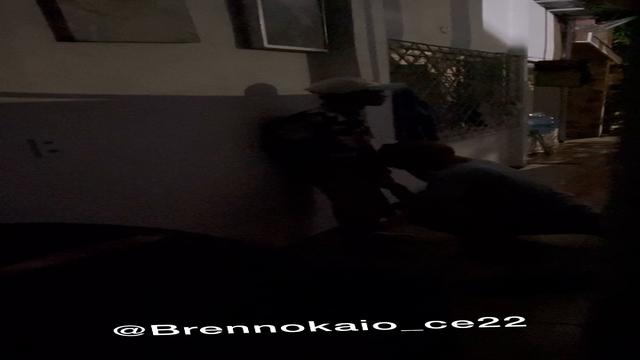 Dando pro hétero no beco de casa