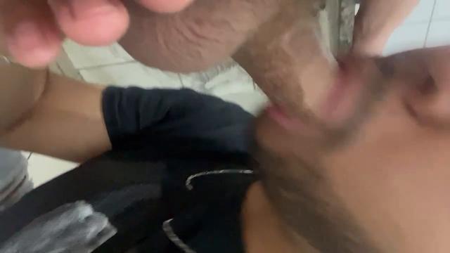 Caindo de boca na piroca