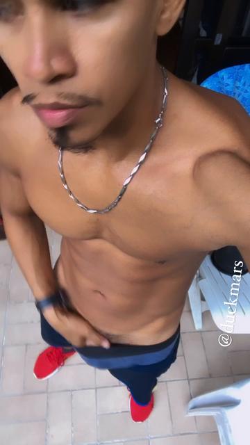 Coloquei meu pau pra tomar um ar ?