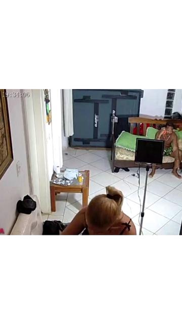 Risadas nudes e curtição nos bastidores